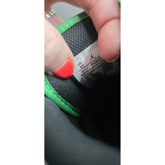 Nike Air Jordan 1 Mid Lucky Green Black White DQ8423-301 Kids 6Y W7 High Top EUC - Picture 4 of 6